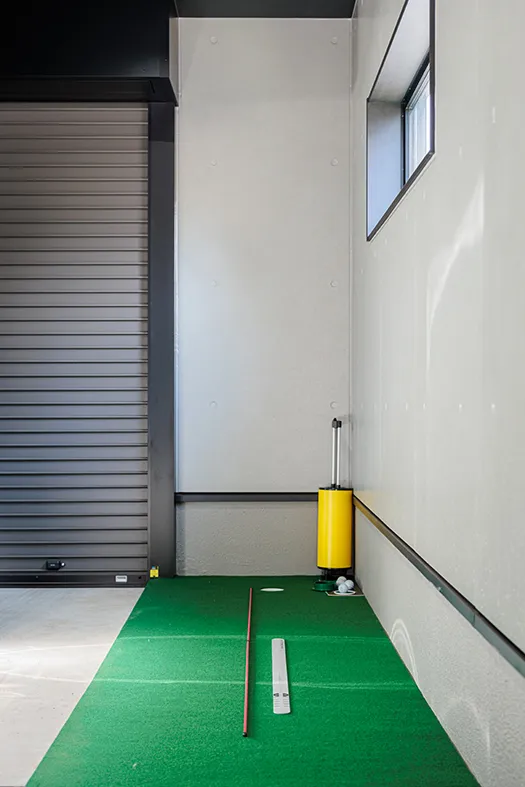 ゴルフも遊びも自由に楽しむガレージ