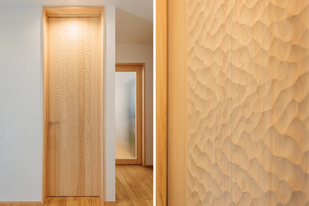 漆喰と無垢材に包まれた住まい