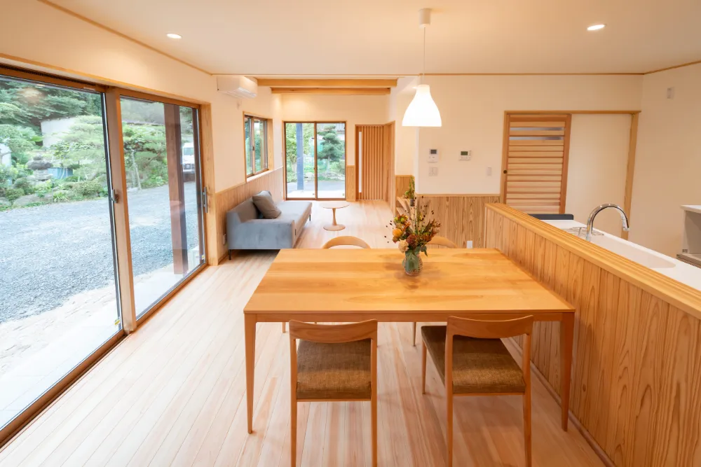 大工の父の技が光る本物の木の家