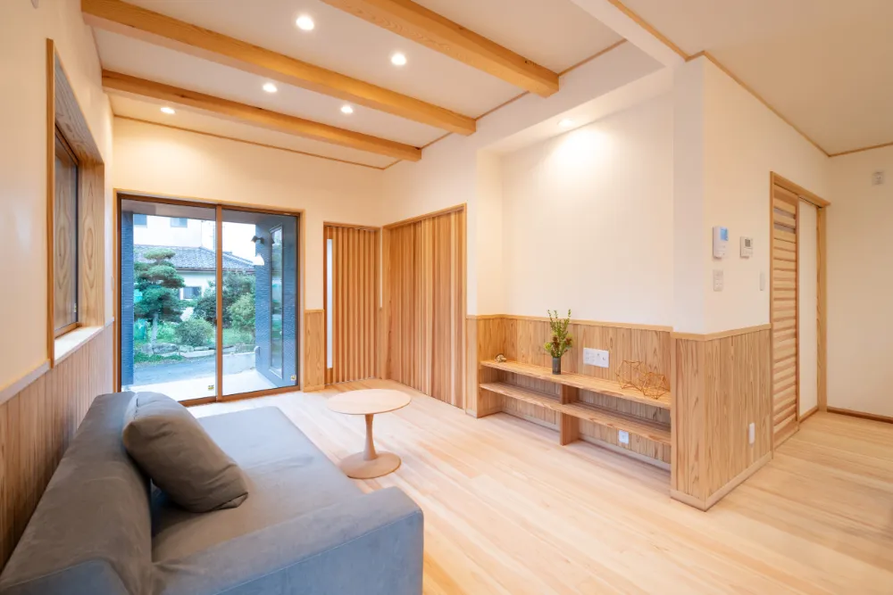 父が一枚一枚丁寧に収めた腰板。