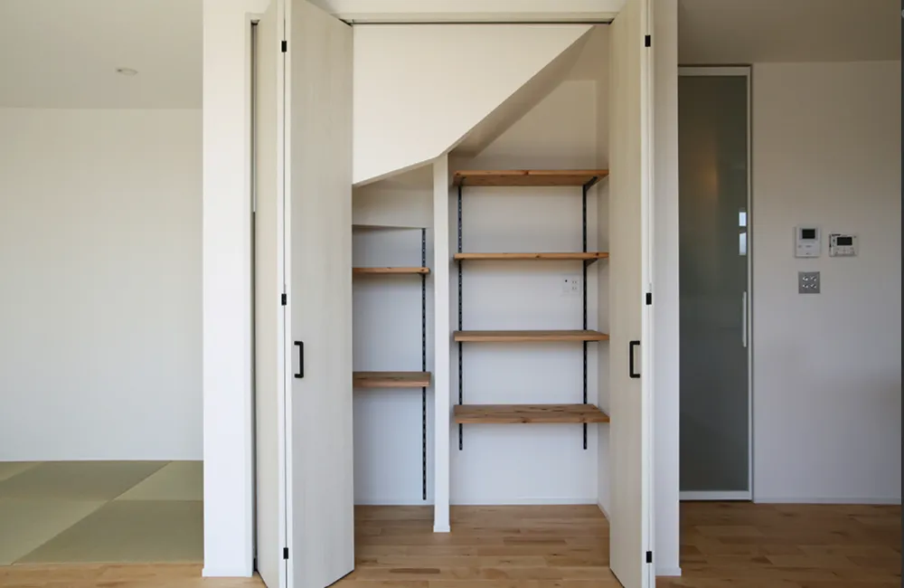 素材感のある整備基地