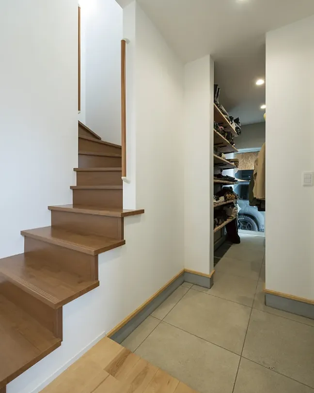 素材感のある整備基地