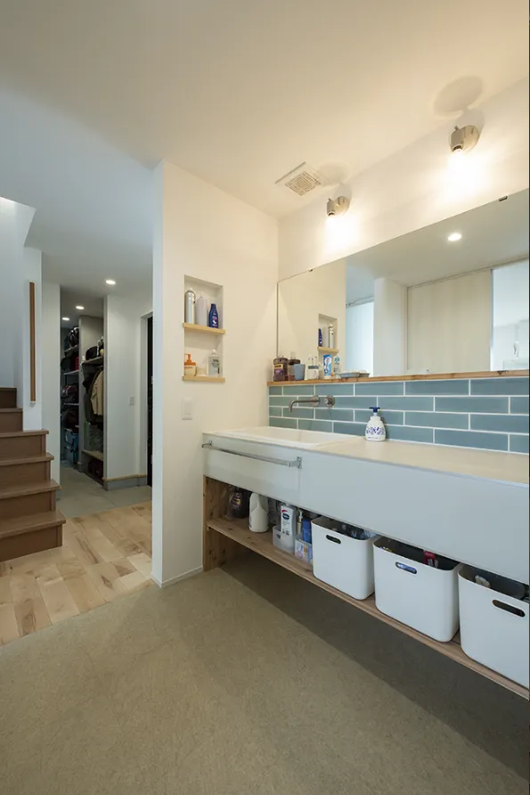 素材感のある整備基地